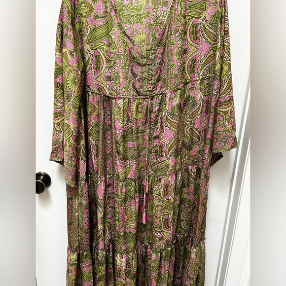 Beautiful bohemian 70% SILK 30% Viscose
maxi dress with bell sleeves - Picture 5 of 13